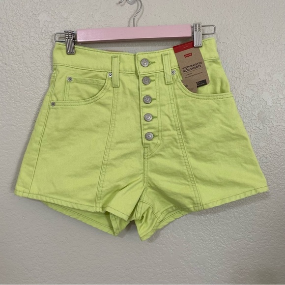 Levi’s High Waisted Mom Shorts Lime Green - Picture 1 of 4